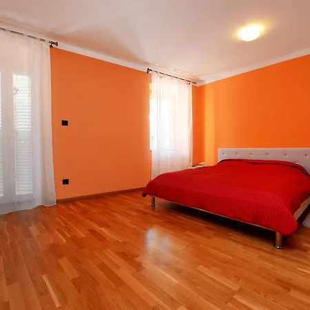Claudeta With Sea View Apartment *