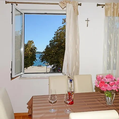 Claudeta With Sea View Apartment *
