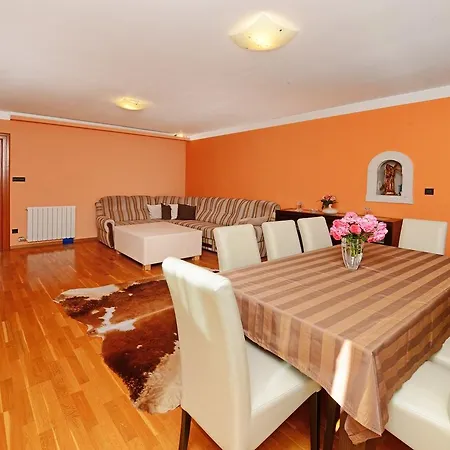 Apartment Claudeta With Sea View