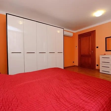 Claudeta With Sea View Apartment *