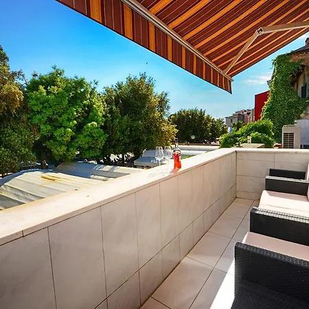 Claudeta With Sea View Apartment