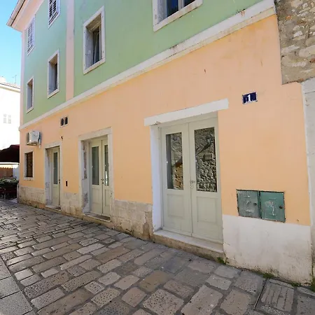 Claudeta With Sea View Apartment Poreč